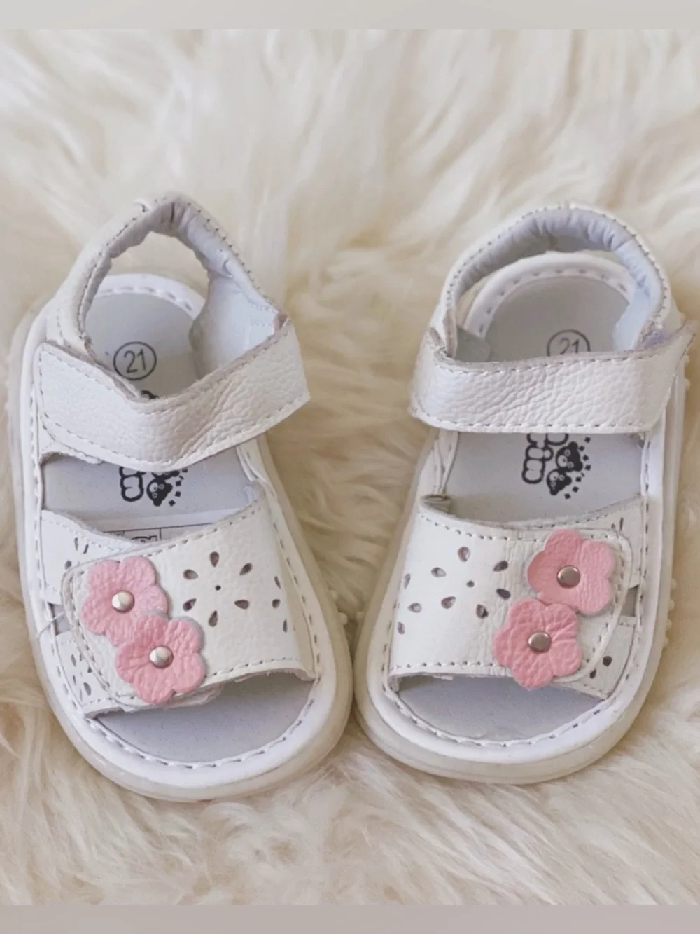 Baby girl leather sandals with adjustable Velcro